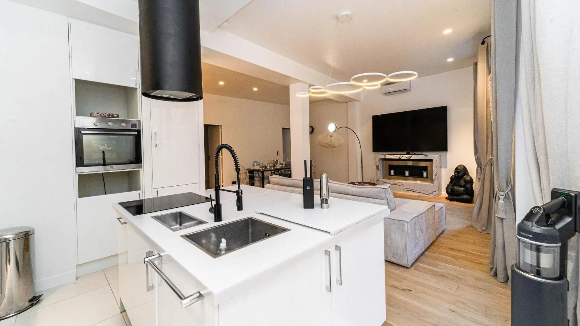 Pick A Flat'S Apartment In Notre-Dame De Paris - Rue Saint-Severin